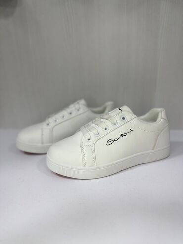 женские кроссовки nike downshifter: Ağ rəngli unisex gündəlik krossovkalar – Santon loqolu - Minimalist