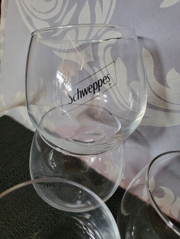 Čaše: Case nove za Schweppes. Nove case,sve na casama odsjaj od svetla na lalafo.rs — 4 Čaše: Case nove za Schweppes. Nove case,sve na casama odsjaj od svetla — 4