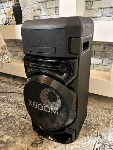 Audio: LG XBOOM partnyor səs sistemi - Model: LG XBOOM (şəklindəki konsol