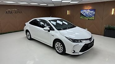 карола спасио: Toyota Corolla: 2022 г., 1.8 л, Вариатор, Гибрид, Седан — 4