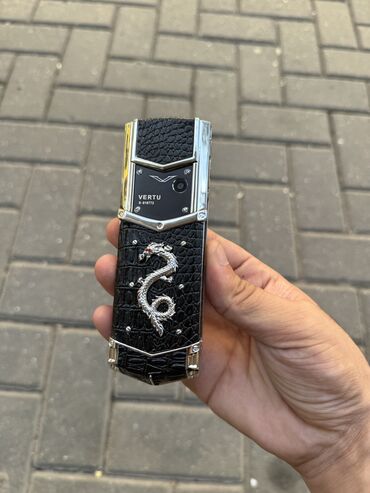 телефон fly wizard: Vertu Constellation, 2 GB, rəng - Gümüşü, Düyməli, İki sim kartlı