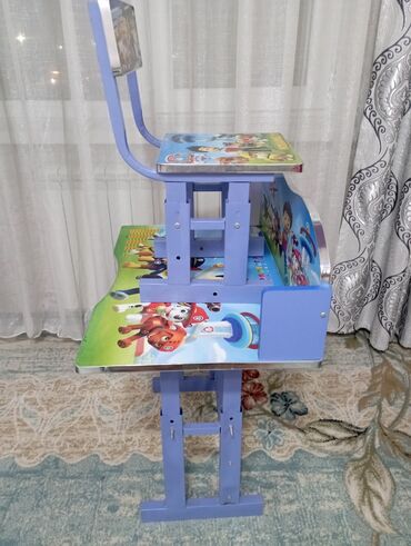 столы и стулья для детей: Продается детский учебный стол со стульем
