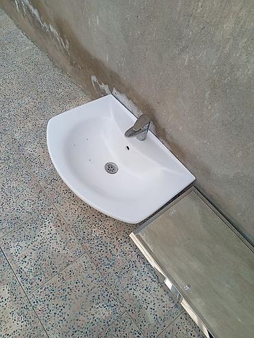 hamam xoncasi: Banyo dəsti – lavabo, kran, güzgülü asma şkaf və ayaq sifonu örtüyü - — 1