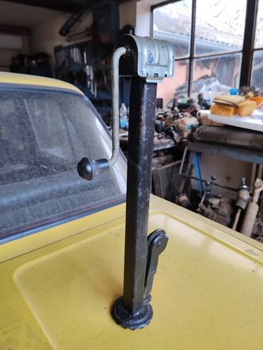 Auto delovi: Dizalica original za Ficu- Zastava 750, 850 . Polovno, kao novo. Cena — 2