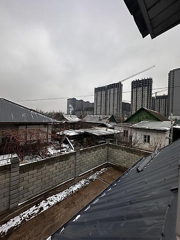 Продажа коттеджей и домов: Продается дом🔥 📍 Адрес: Пишпек (ориентир Гагарина/ Термечикова) 🔢 Год — 15