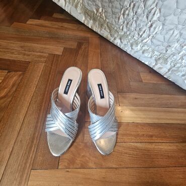 женские босоножки черные на тракторной подошве: Nine West, Размер: 38, цвет - Серебристый, Новый