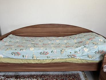 Односпальные кровати: Г Ош, продается 2 кровати б/у, по низкой цене. Состояние хорошее, есть — 1