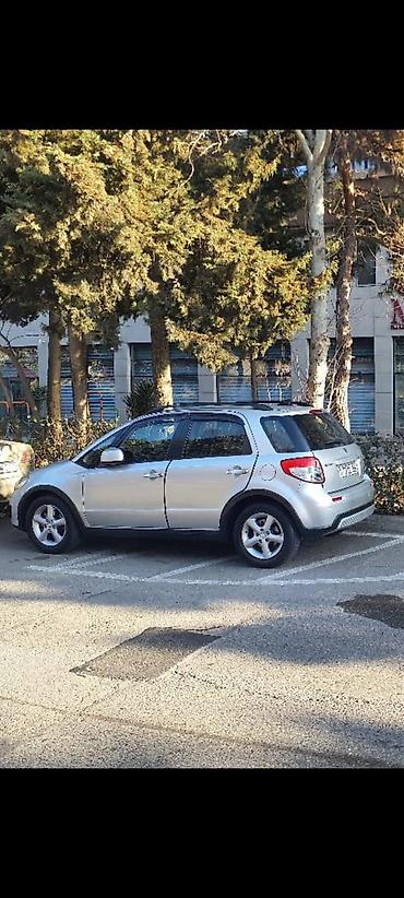 suzuki moto: Suzuki SX4 – gümüşü rəngli, şəhər və rayon yolları üçün praktik — 5