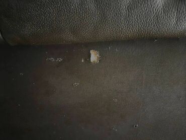 Sofe i kaučevi: Trosed prava koza na razvlacenjeocuvan.Ostecena tkanina na zadnjoj — 8