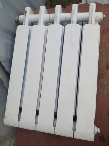 İstilik sistemi: Radiator satılır. Cox ağırdır, qalındır.5 dilim qalıb, bizdə otaqlara