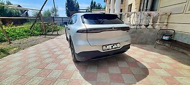 авто полироль: Автомобиль Deepal S05 (электрический) в серебристом цвете. Пробег — 4