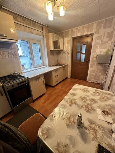 салоны в аренду: 50 м², 3 комнаты, Бронированные двери, Забор, огорожен, Утепленный