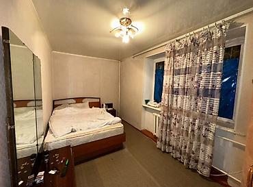 квартиру в токмаке: 2 комнаты, 42 м², Золотой квадрат Индивидуалка, 1 этаж, Старый ремонт — 3