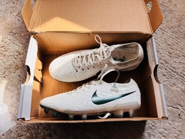 книги английского языка: Футбольные бутсы Nike Tiempo Legend (FG) - Цвет: белый с