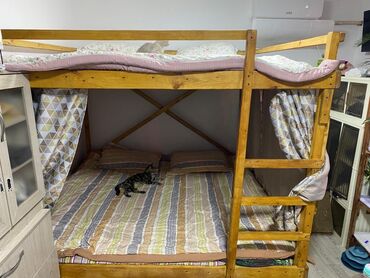 двухэтажный кровать для взрослых: Двухъярусная кровать из массива дерева. - Конструкция: верхний и