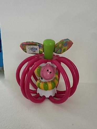 igračka dumpling: TOMY “Learning Curve” zvečka/aktivna igračka za bebe - Šarena — 1