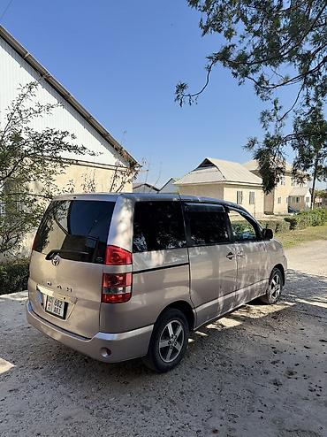 Toyota: Toyota Noah: 2002 г., 2 л, Автомат, Бензин, Минивэн — 1