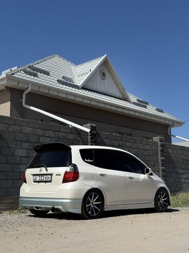corolla runx: Honda Fit: 2002 г., 1.5 л, Вариатор, Бензин, Хэтчбэк