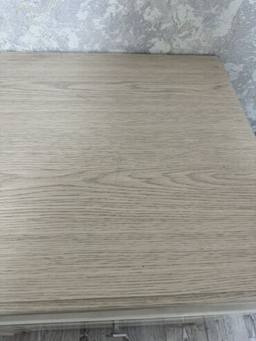 Спальные гарнитуры: Спальный гарнитур в классическом стиле, цвет айвори. Состав: - — 9