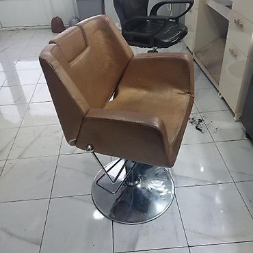 Salon, tibbi mebel dəsti: Bərbərxana avadanlıqları dəsti - Bərbər masası: İki tərəfli rəfli — 9