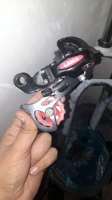 Velosiped ehtiyyat hissələri: Velosiped ehtiyat hissələri dəsti Tərkib: - Arxa sürət dəyişdirici — 1