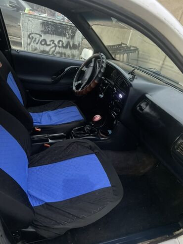 Volkswagen: Volkswagen Passat: 1994 г., 1.8 л, Механика, Универсал — 12