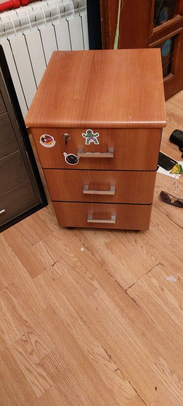 Ofis dolabları: Ofis üçün dolab müdür mebeli tək oturacaqlar Şüşəli dolab sənəd -da lalafo.az — 21 Ofis dolabları: Ofis üçün dolab müdür mebeli tək oturacaqlar Şüşəli dolab sənəd — 21