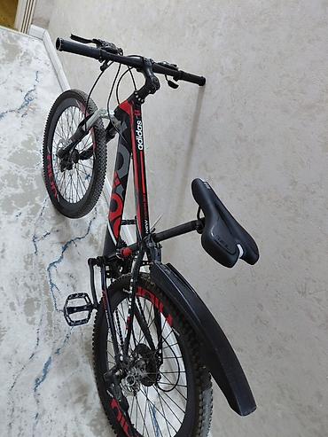 adidas buts: Dağ velosipedi – 26” təkər, disk əyləclər, amortizatorlu çəngəl - — 2