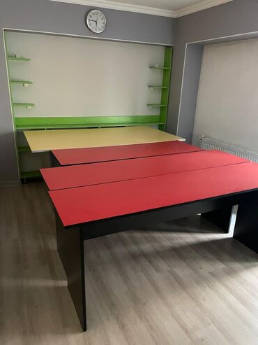 parta masa: Qirmizi partalar işlənib amma yaxşı vəziyyətdədir.
Qiyməti 50AZN