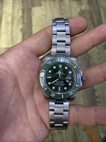 Rolex Submariner dizaynında yaşıl bezel və yaşıl siferblatlı mexaniki