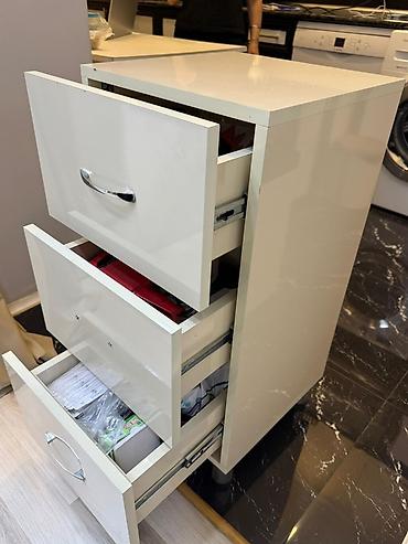 Mətbəx dolabları: Mətbəx üçün 3 çekmecəli şkaf - Rəng: ağ, parlaq səth - Ölçü: təxminən — 2