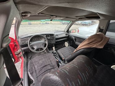Volkswagen: Volkswagen Golf: 1993 г., 1.8 л, Механика, Хэтчбэк — 4