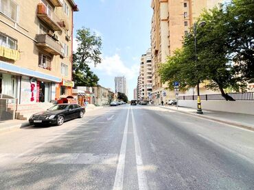 Digər kommersiya daşınmaz əmlakı: Nərimanov rayonu Hərbi Prokurorluğun yaxınında yol qırağı 50 Kv.m — 19