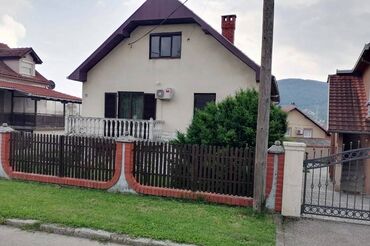 Kuće na prodaju: 240 kv. m, 6 soba — 6