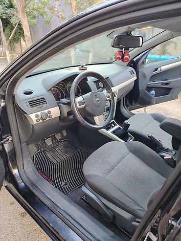 Opel: Opel Astra H, 5 qapılı hetçbek, qara rəng Xarici görünüş: - H kuzov — 8