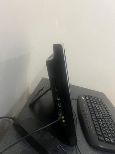 Masaüstü kompüterlər və iş stansiyaları: Compaq All-in-One stolüstü kompüter Xüsusiyyətlər və tərkib: - — 4