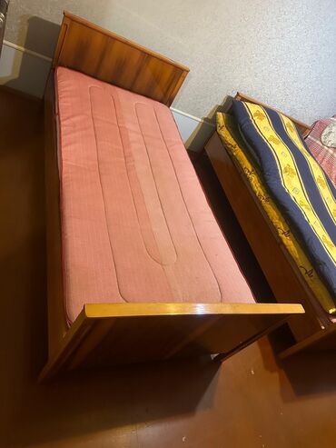 tek neferlik matras: Təknəfərlik çarpayı, Bazasız, Matras ilə, Siyirməsiz