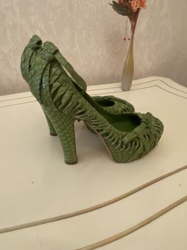 Tuflilər: Tuflilər, YSL, Ölçü: 37, rəng - Mavi, Yeni — 40