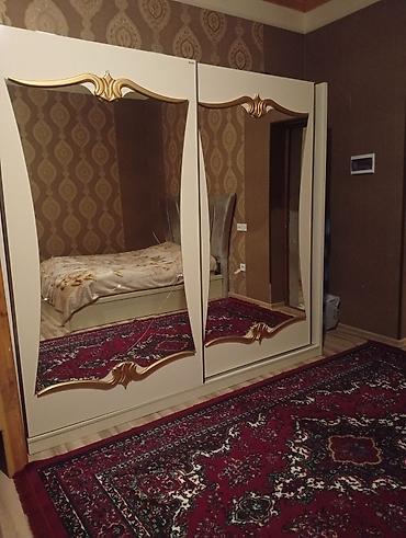 skaf modelleri: Mebel: İki qapılı sürgülü şkaf - Rəng: krem tonlarında korpus, qızılı — 2