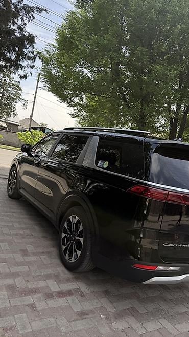 Kia: Kia Carnival: 2021 г., Минивэн — 4
