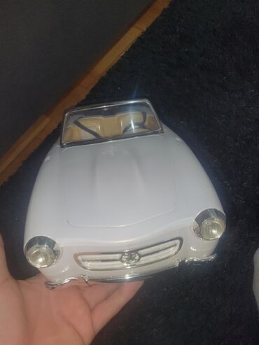 Figurice i makete: Veliki maketni/kolekcionarski kabriolet – bela oldtajmer — 2