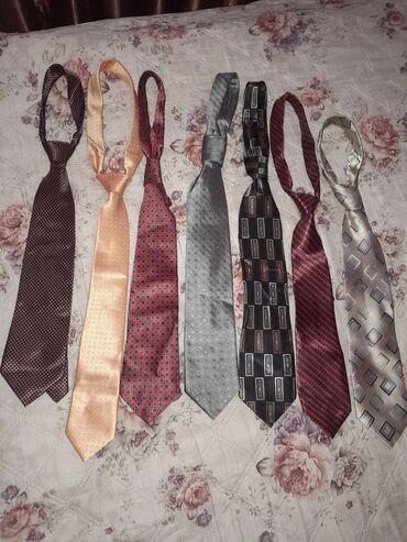 верхний одежда: Продаю галстуки, в отличном состоянии, хорошего качества, за всё 500