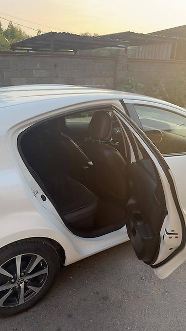 roewe er6: Toyota Prius C: 2018 г., Вариатор, Гибрид, Хэтчбэк — 5