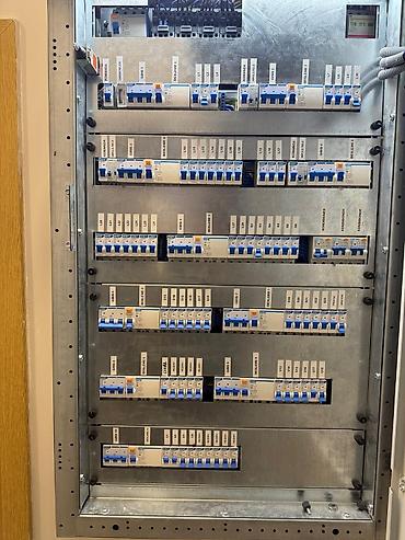 elektrik teleb olunur: Elektrik ustası 15+ il təcrübə. Görülən işlərə zəmanət verilir — 1