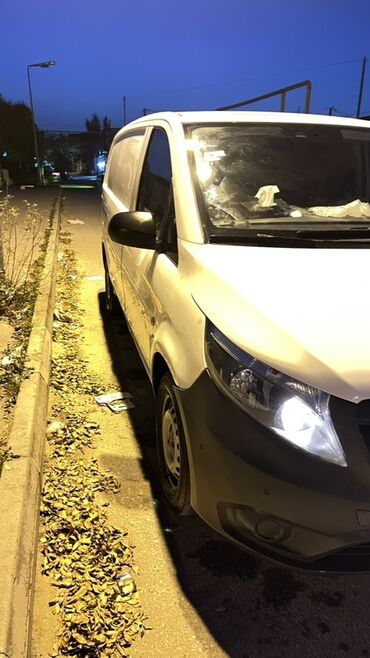 Yük maşınları: Ağ rəngli yük/furqon tipli mikroavtovan Xüsusiyyətlər: - Geniş yan — 21