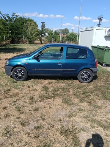 zaštita za auto od leda: Renault Clio: 1.2 l | 2000 г. 237000 km. Hečbek