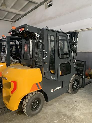 forklift operatoru: Liugong E‑seriyası forkliftlər - Modellər: E30 və E35 - Yanacaq tipi — 4