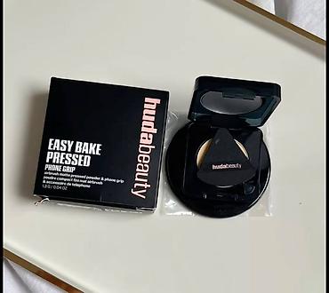 beauty: HUDA BEAUTY Easy Bake Pressed Phone Grip — компактная матирующая пудра — 2