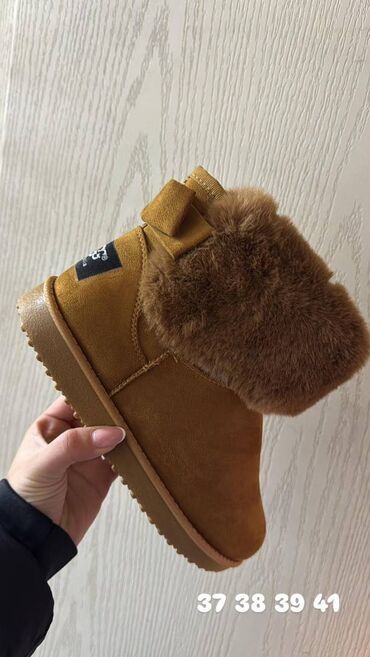Ugg obuća: Ugg čizme — 14