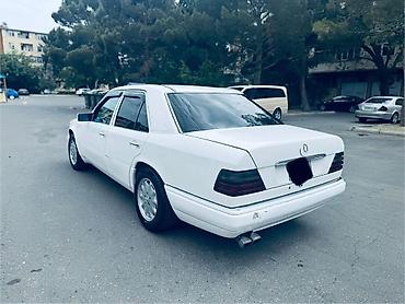 ceşqa kapotu: Mercedes-Benz W124 sedan, ağ rəng Texniki xüsusiyyətlər: - Benzin — 6